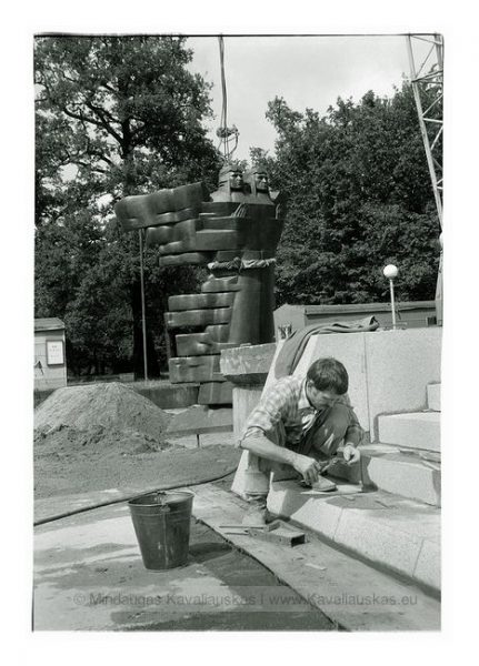 Paminklo Dariui ir Girėnui baigiamieji darbai. 1993 07